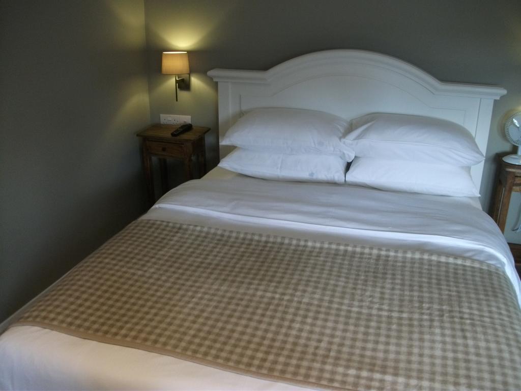 The Bull Inn Lodges Тентерден Экстерьер фото