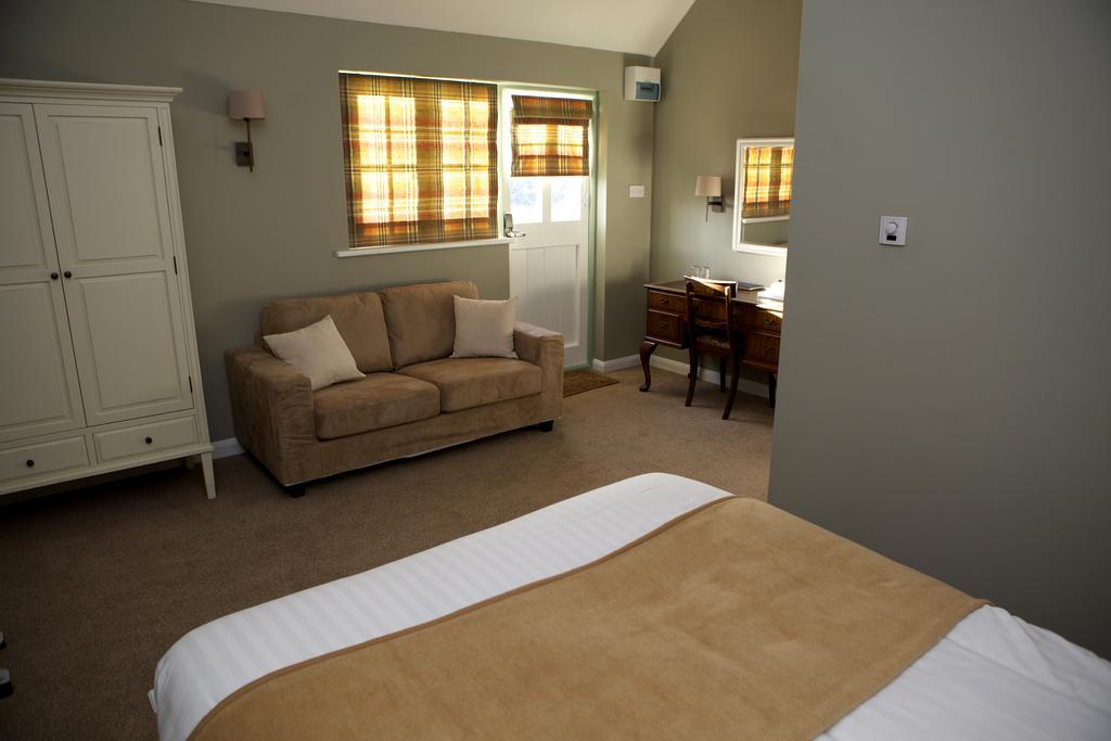 The Bull Inn Lodges Тентерден Экстерьер фото