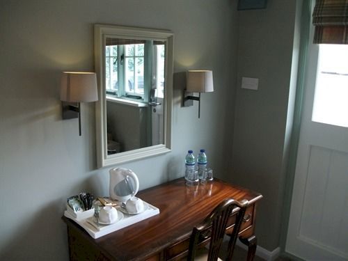The Bull Inn Lodges Тентерден Экстерьер фото